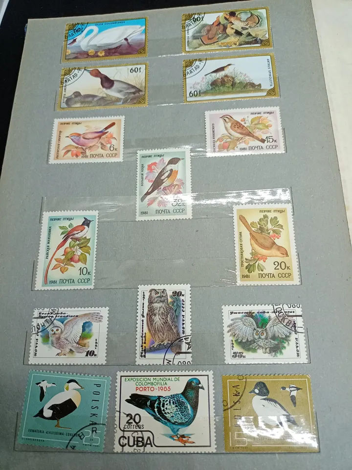 Stamp album 250 vintage stamps Stamps from around the world
