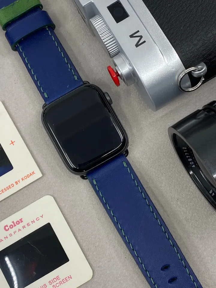 Blue Apple iWatch Band 45mm 44mm, Apple Watch Band Series 6 7, Personalise Handmade Smartwatch Band, Uhrenarmband aus Leder, Gift Ideas