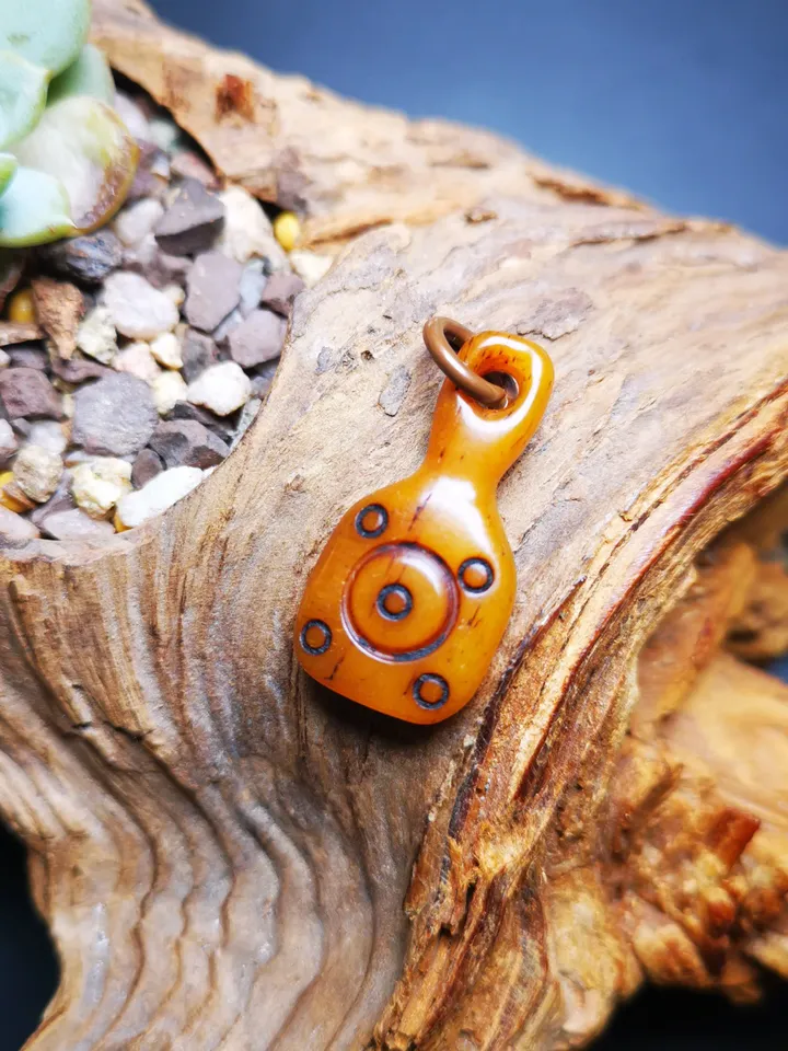 Gandhanra Hand-Carved Tibetan Yak Bone Amulet, Bell Shape Bead Counter Click Pendant for Mala,Prayer Beads Accessories