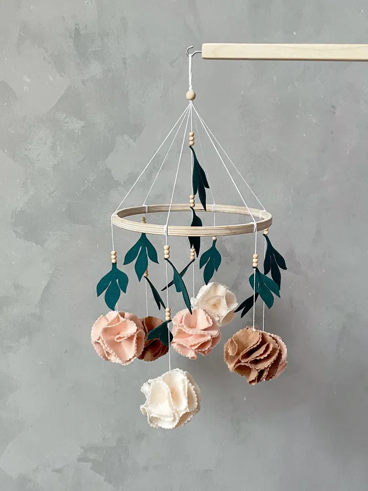 Boho floral baby mobile girl. Flower crib mobile girl. Boho nursery decor girl. Floral baby shower gift girl
