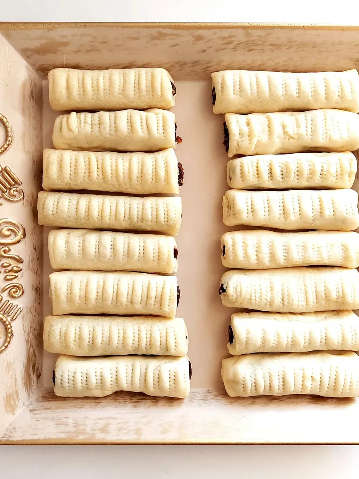 Makroute Tımar | Homemade Tunisian Cookies Filled Dates, Almond and Sesame