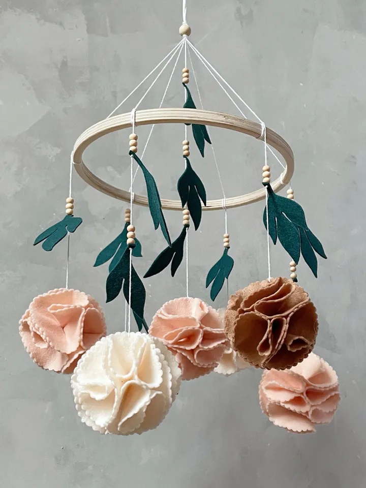 Boho floral baby mobile girl. Flower crib mobile girl. Boho nursery decor girl. Floral baby shower gift girl