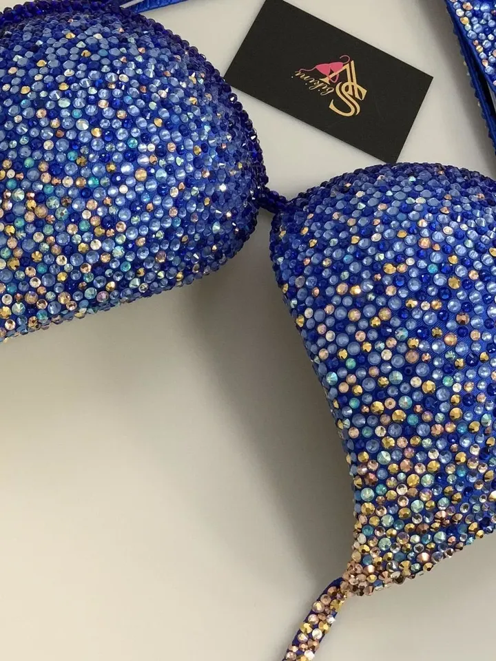 Sapphire in the sky - Bikinis in stones