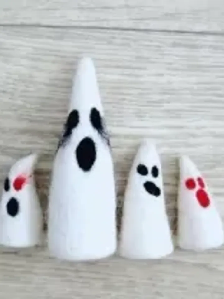 Halloween Ghost Decor, Set of 4 mini Figurines Ghosts, Spooky and Whimsical Ghost, Desk accessories Halloween, Gift Boo
