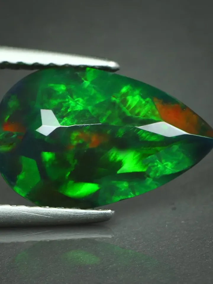 1.69 CT Lovely 3D Electric Green Flash Pattern 100% Natural Welo Black Opal Cut Gemstone