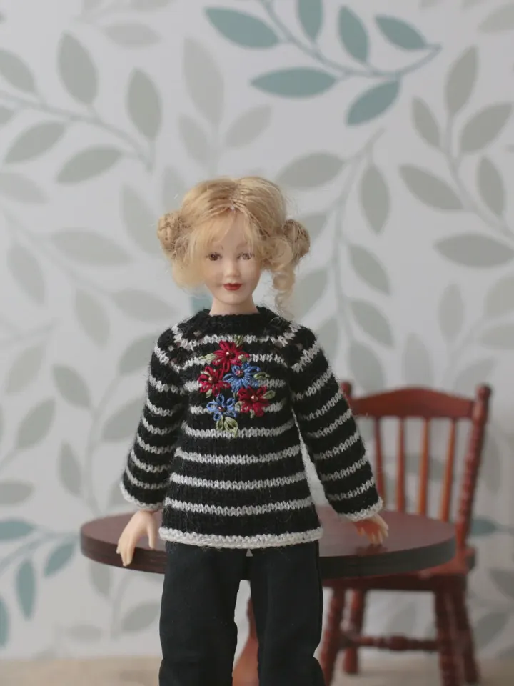 Miniature sweater for Heidi Ott dollhouse doll. 1:12 scale clothes for doll. Miniature knitting. handmade Creativhook