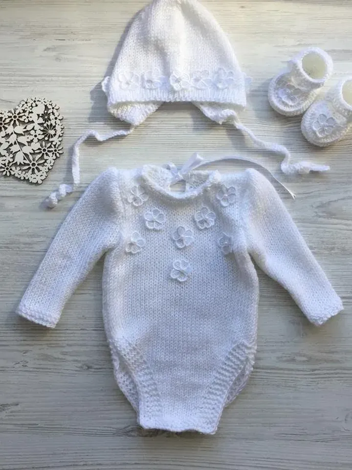 Knit outfit for baby girl. White romper with 3d flowers, tutu with lace, hat and shoes for baby girl. Photo props for baby girl.