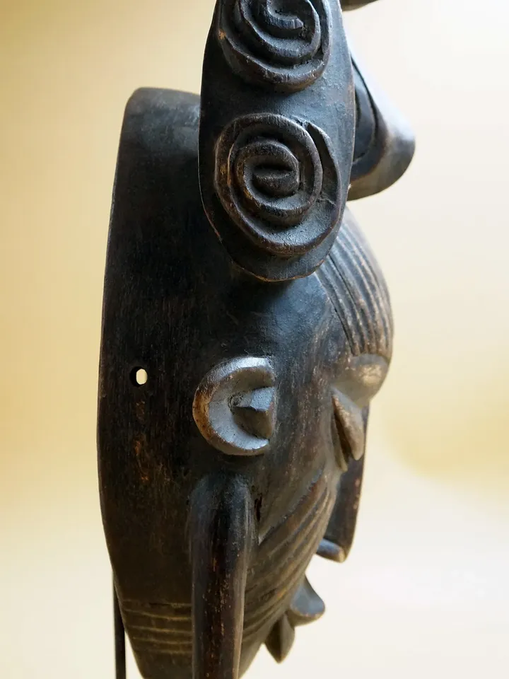 Ligbi Vintage African Mask art