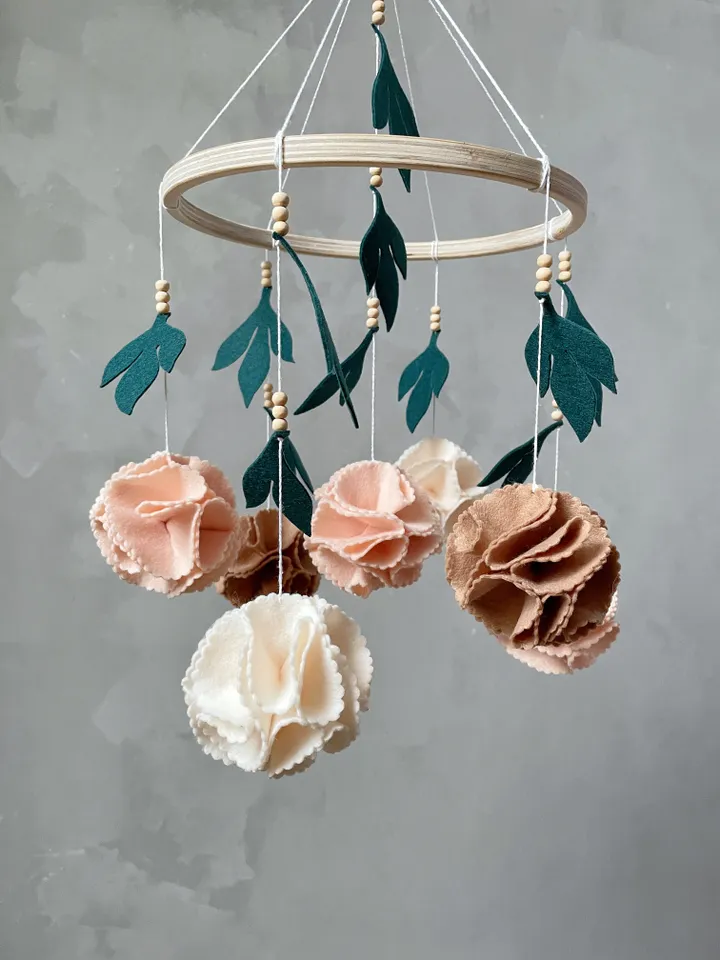 Boho floral baby mobile girl. Flower crib mobile girl. Boho nursery decor girl. Floral baby shower gift girl