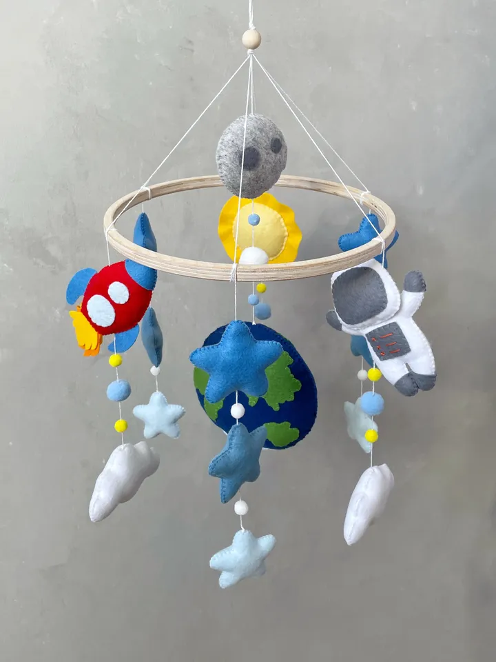 Space baby mobile boy. Outer space mobile. Rocket and astronaut mobile. Musical crib mobile boy. Space nursery decor boy