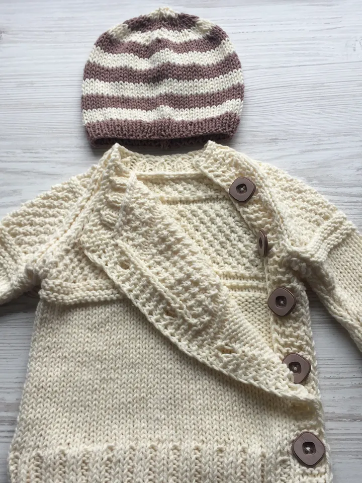Hand made knit clothing set for baby boy. Take home baby boy set. Baby shower gift. Sweater, hat, booties for newborn. Baby boy outfit.