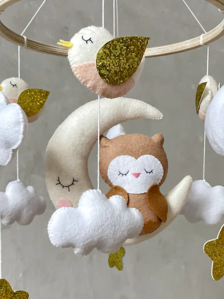 Owl baby mobile. Woodland nursery mobile neutral. Felt nursery decor. Woodland baby shower gift
