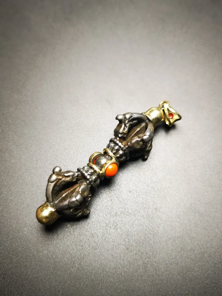 Gandhanra Tibetan Buddhist Amulet,Dorje Vajra Pendant, Made of Cold Iron,Inlaid with Agate