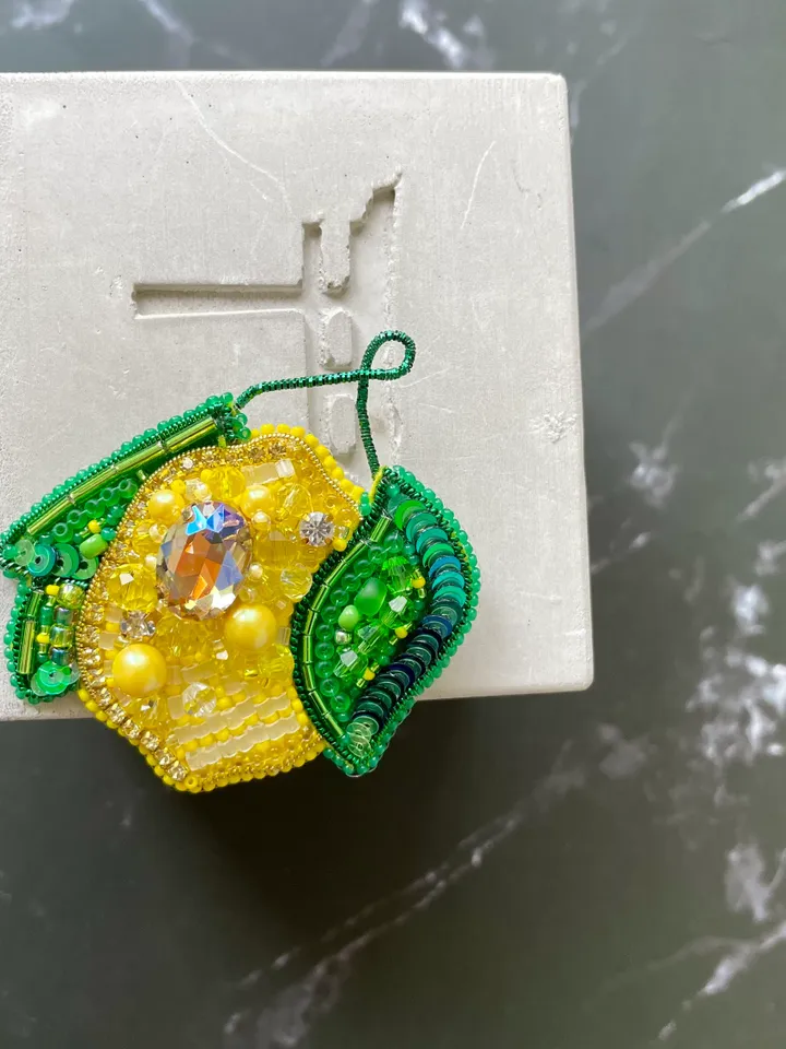 Juicy Lemon Beaded Brooch, Handmade Embroidered Jewelry, Yellow Fruit Brooch, Pin, Lemon Brooch, Fruit Brooch, Yellow