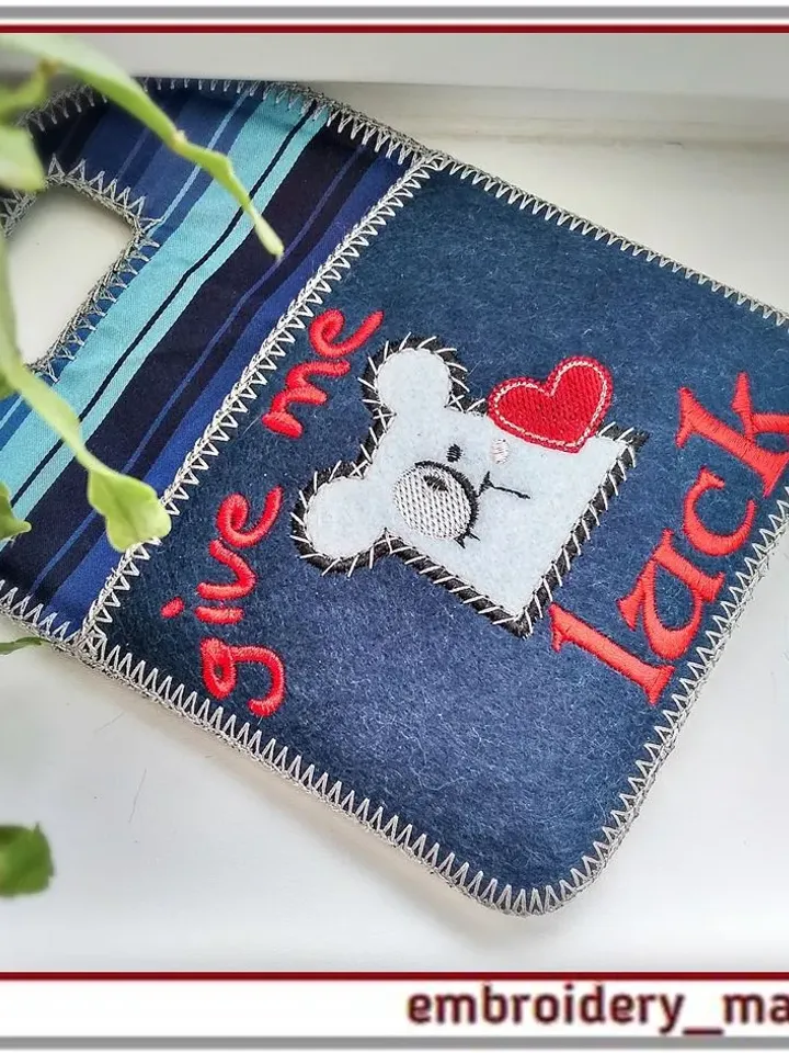 ITH embroidery design Pocket with applique of a in love mouse