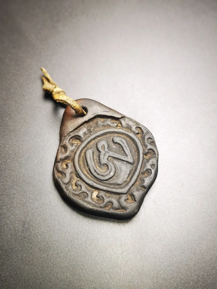 Gandhanra Handmade Tibetan Tsa Tsa Mold Statue, OM Symbol, DIY Tsha Tsha Clay Statue,50 Years Old