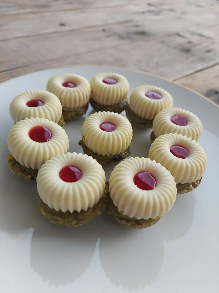 Bite-Size White Chocolates Filled With Pistachio & Raspberry on Crunchy Pistachio Rocks | Homemade Pistachio Chocolate