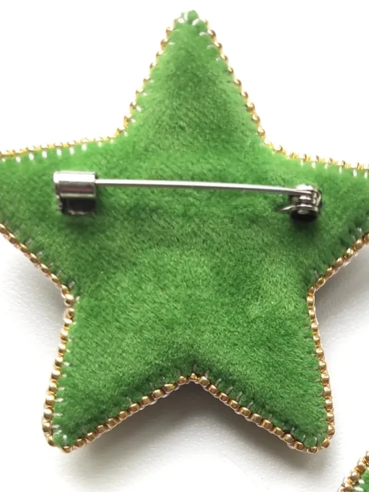 Green star brooch, beaded brooch, embroidered brooch, space pin, star pin, brooch pin, handmade brooch, gift for her
