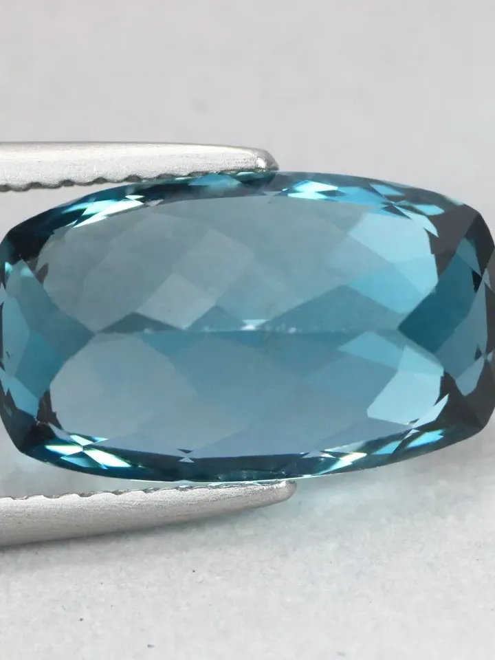6.75 CT Ultra Rare VIP Quality 100% Natural London Blue Topaz from Brazil