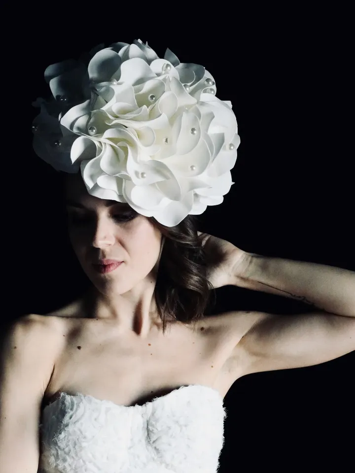 Bridal white fascinator with beads, floral hairpin, Wedding hat, flower hair clip, Tea Party hat, Church Hat, Headband