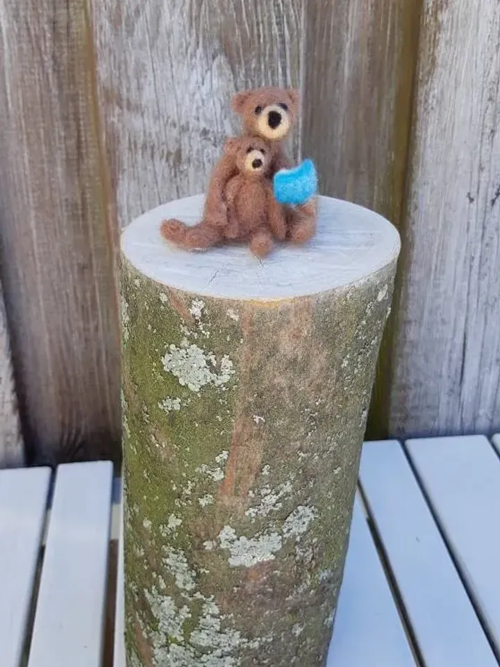 2 Brown bears skinned, filting bears, teddy's, skinned bears, miniature, merino wool.