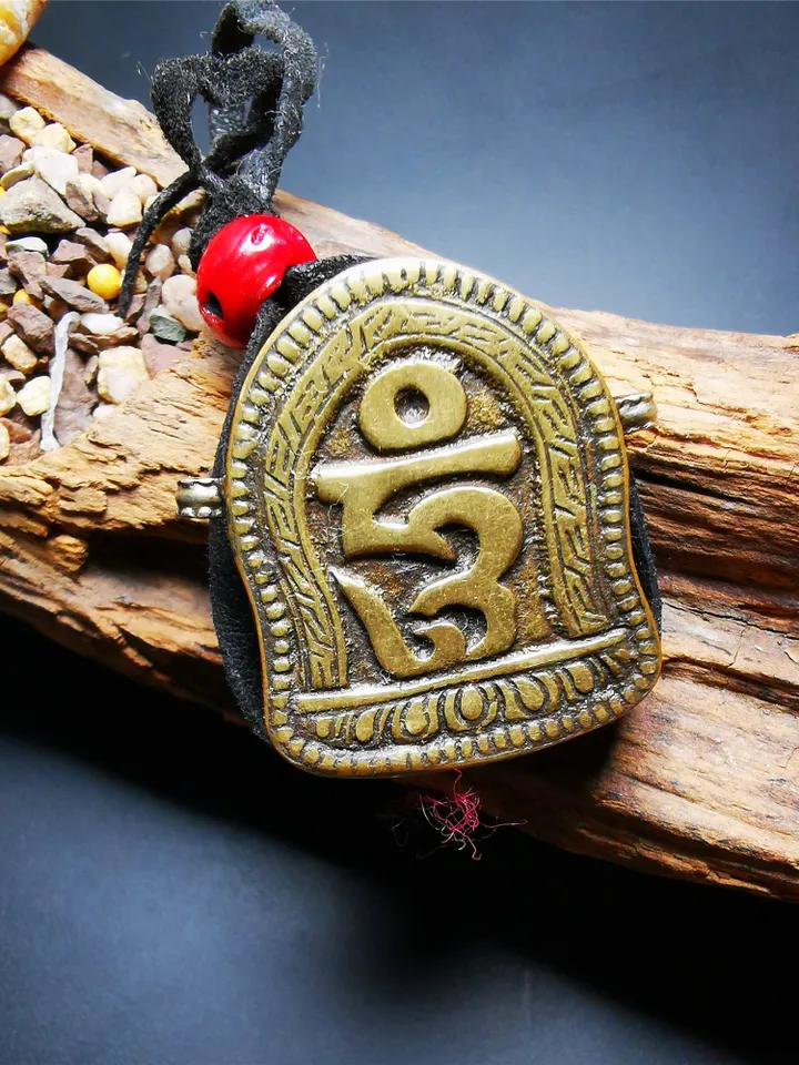 Gandhanra Antique Handmade Gau Ghau Shrine, Tibetan Letter Hum,Mini Tibetan Buddhist Altar Amulet Pendant,80 years old