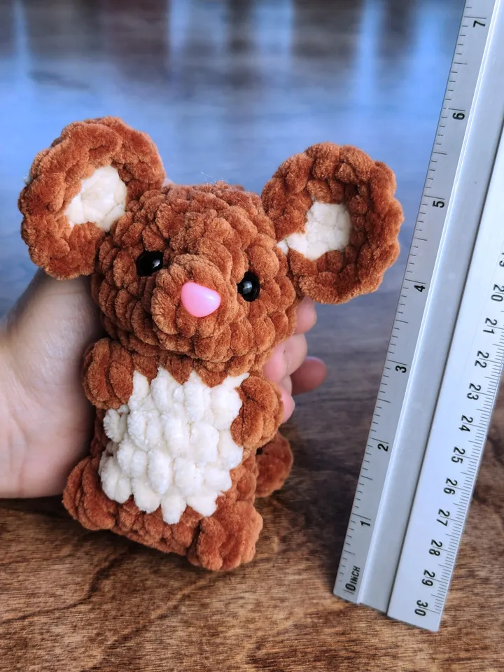 Chunky Mouse Amigurumi Pattern - Low Sew Plush Crochet Mouse with Heart