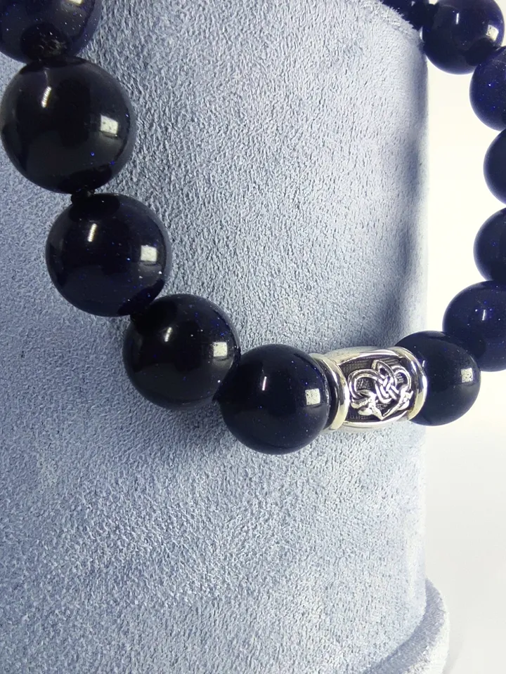 Bracelet made of natural beads, with a charm - a knot of happiness