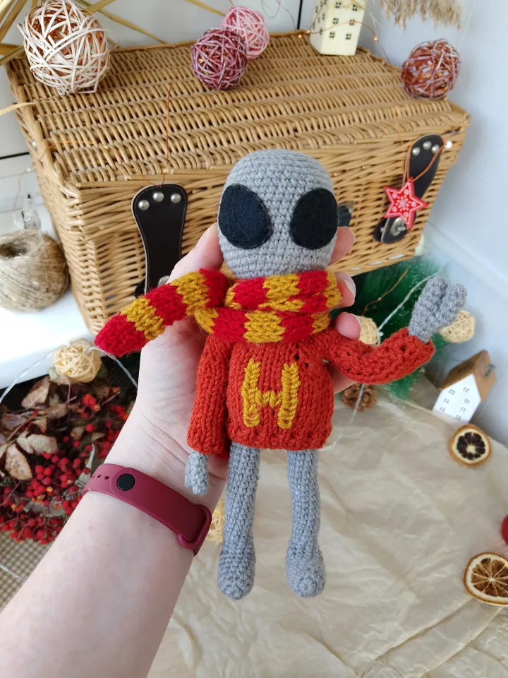 Alien gray doll in Harry Potter dress, UFO toy, Custom plush, Alien lover gift. Harry Potter lover gift.