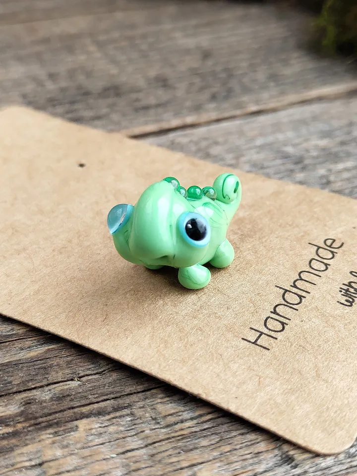 GLASS FIGURINES Chameleon figurine MIniature Chameleon ornament Glass Chameleon scuplture Chameleon gift Reptile figurine Terrarium Aquarium