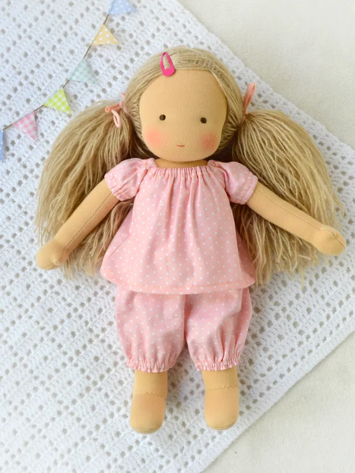 DIY clothes set for a Waldorf doll 13 inch (33 cm) tall. PDF sewing patterns and tutorials.