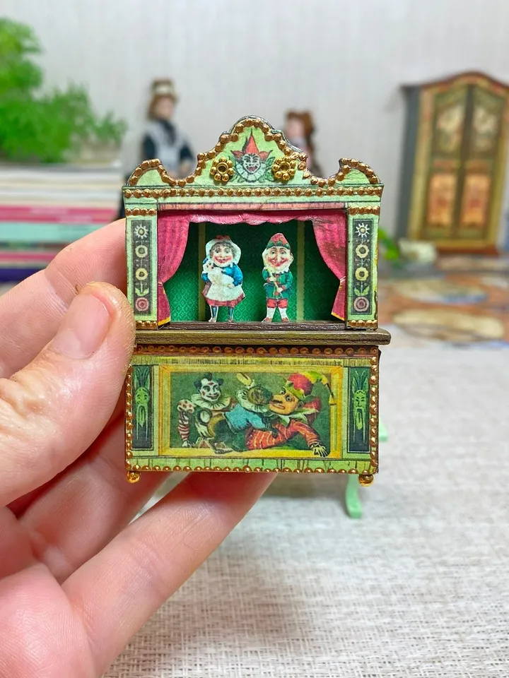 Tutorial and digital printing for creating a puppet theater.1:12