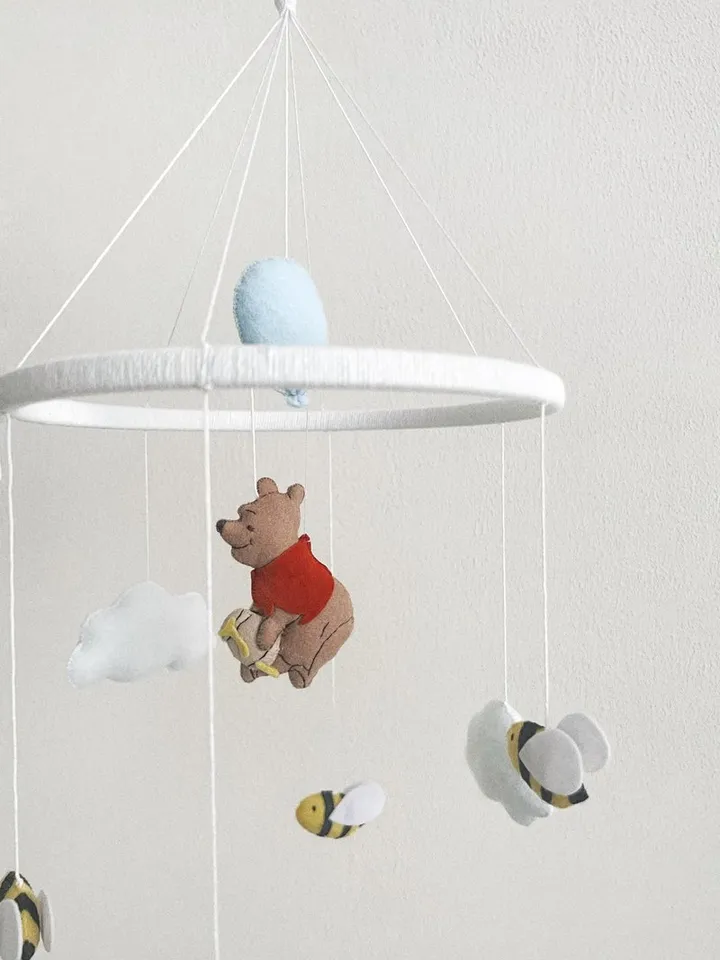 Baby mobile Winnie the Pooh Disney animals blue air balloon