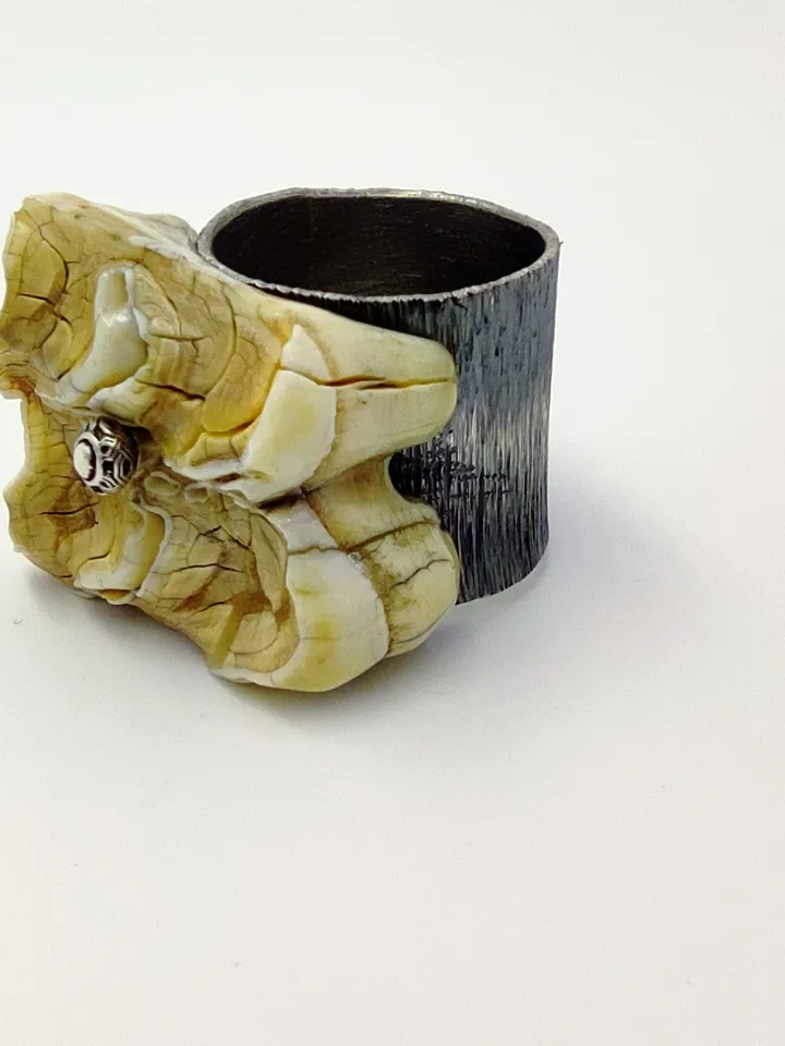 Author's ring - Tooth