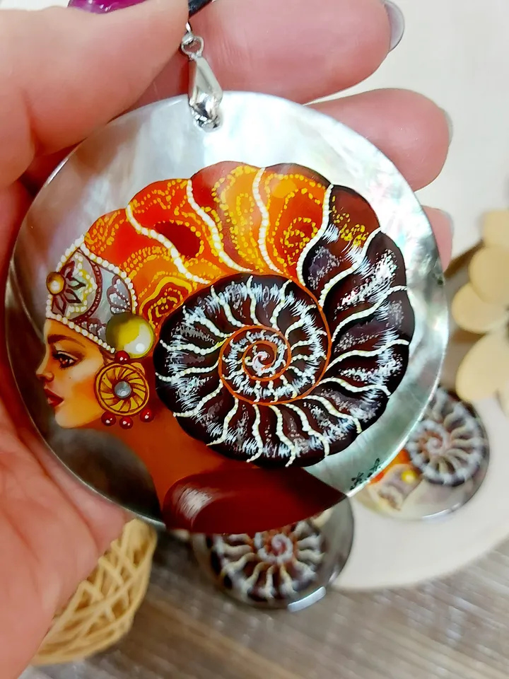 Handmade jewelry set: Queen Ammonite the Ocean mistress on pearl necklace and bohemian earrings. Painted lacquer shell for fantasy lover