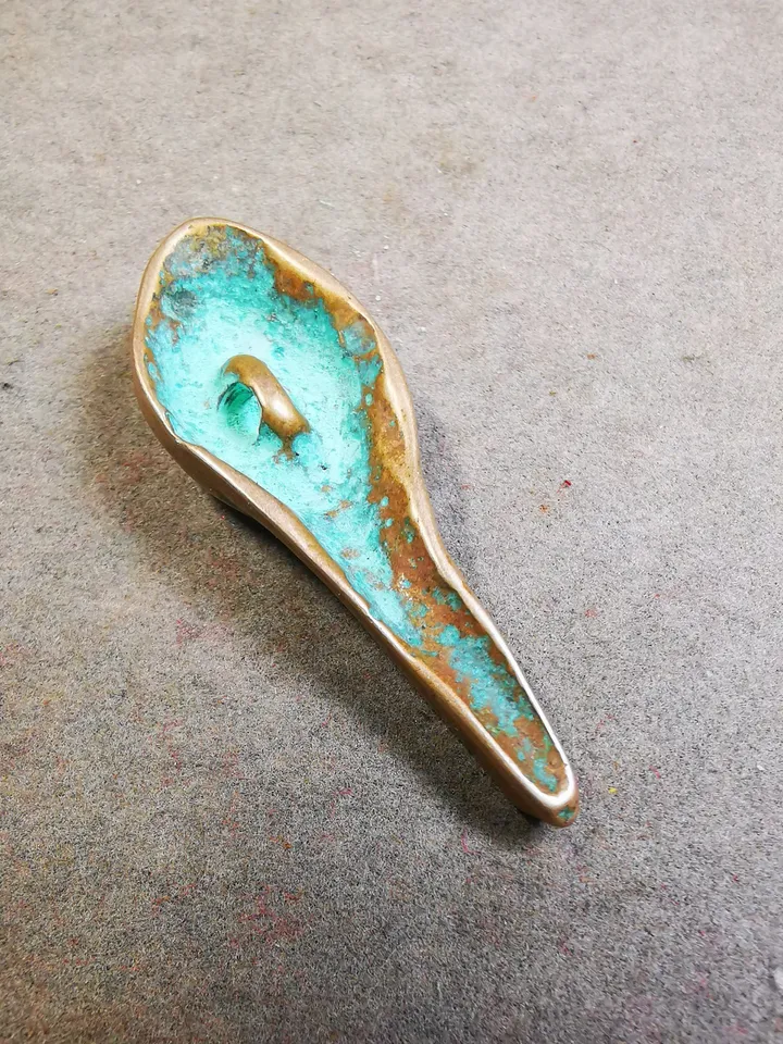 Gandhanra Handmade Small Shankha(Divine Conch) Badge,Tibetan Buddhist Protective Amulet Pendant,Made of Lima Brass