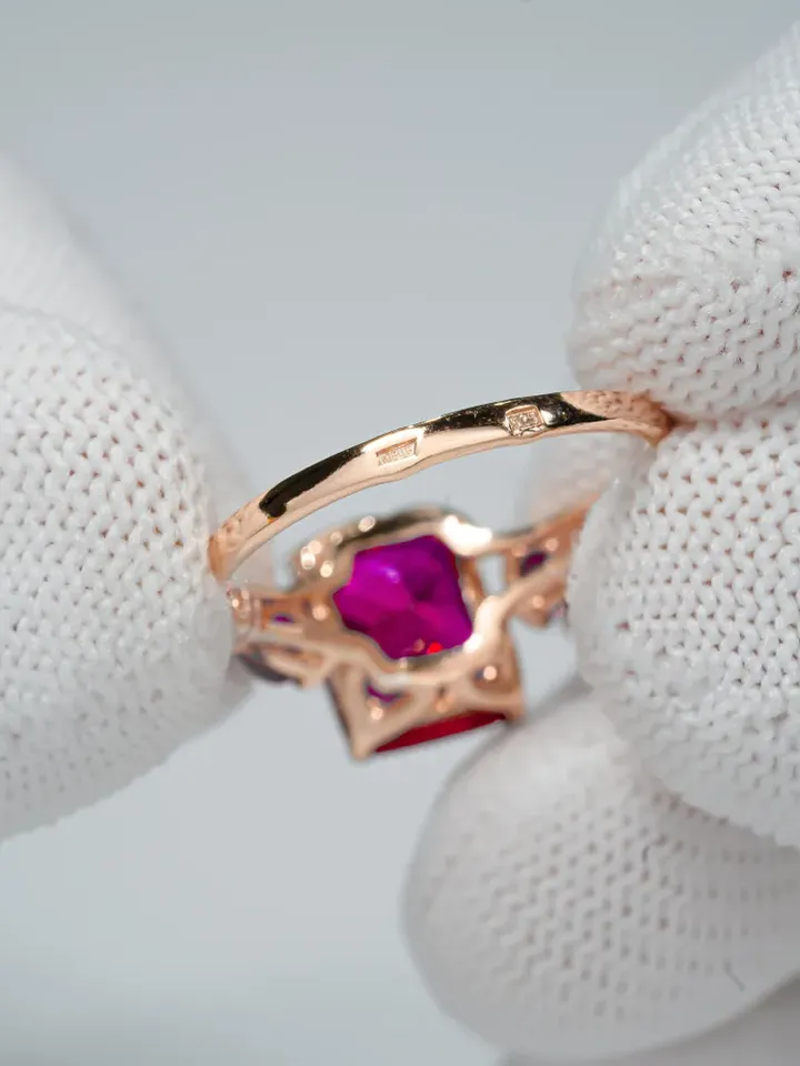 Ring made of 925 silver (585 gold coating) with corundum, ruby ​​and pink cubic zirconia