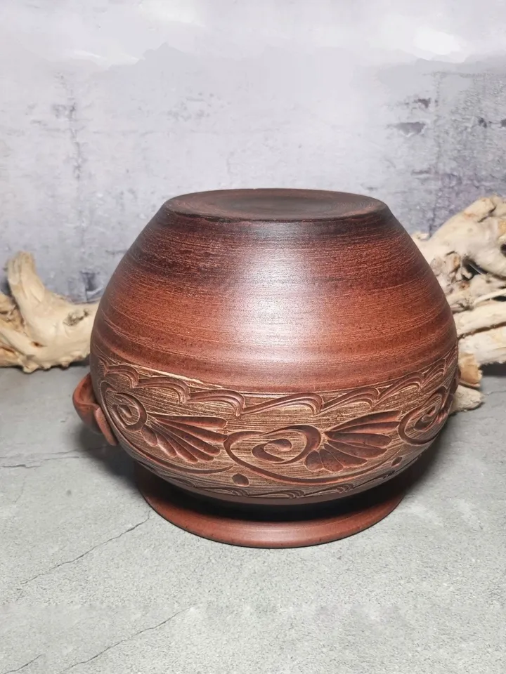 Ceramic casserole 169.07 fl.oz  Handmade with handles and lid, carved pattern