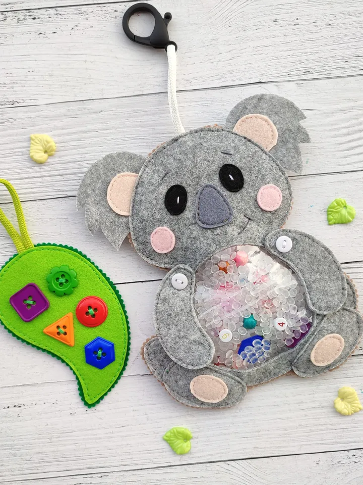 Koala I spy bag pattern for toddlers, I spy game, Busy Bag activity tutorial, Autism sensory toys for kids, Felt toy pattern, Travel Toys