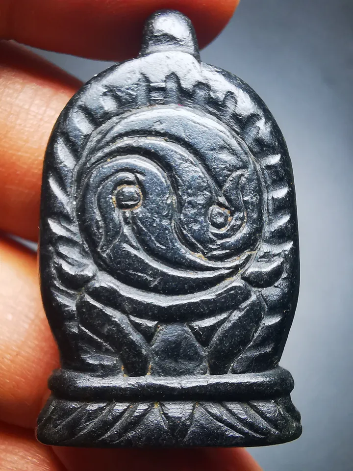 Gandhanra Antique Hand Carved Tibetan Amulet Pendant,Masters of Sitavana Skull,Made of Obsidian,100 Years Old