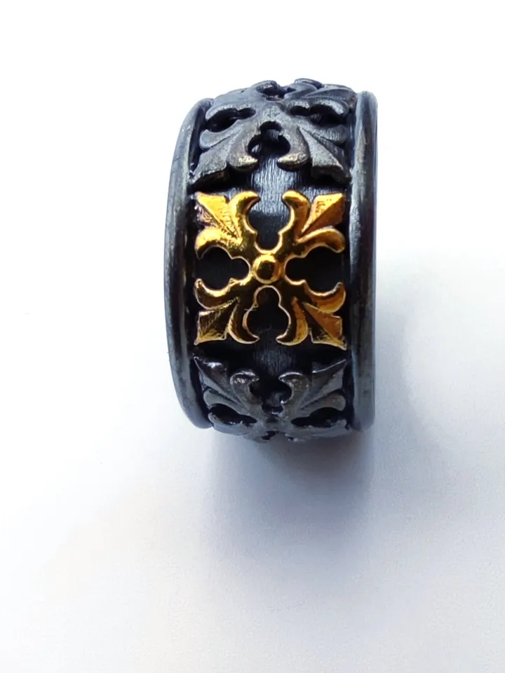 Gorgeous Fleur de Lis Ring
