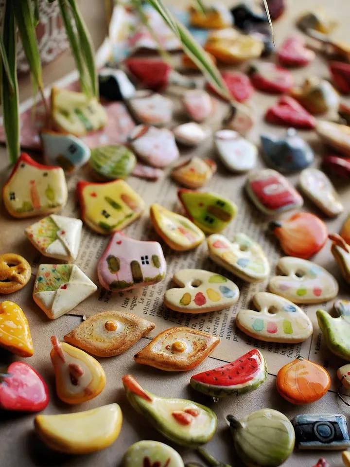 Warm brooch made of polymer clay, artistic palette pin, artistic palette brooch
