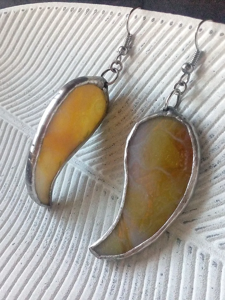 Yellow wavy earring, glass earrings, simple stained glass, curle earrings, kawaii earrings, Dangle earrings