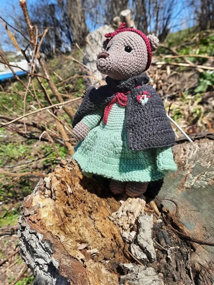 Amigurumi teddy bear crochet pattern. Teddy bear girl in vintage dress crochet pattern