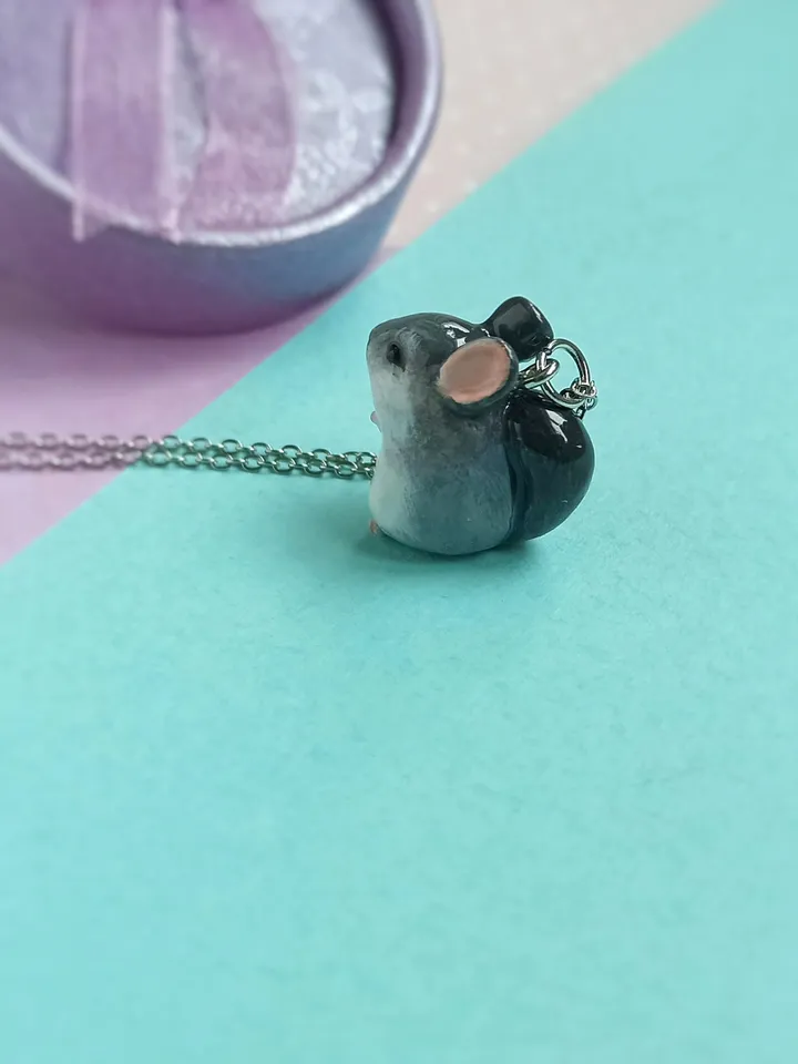 A chinchilla figurine necklace (US discount)