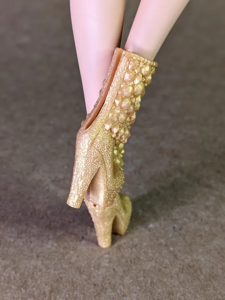 Gold high-heeled shoes for 1/6 scale female dolls