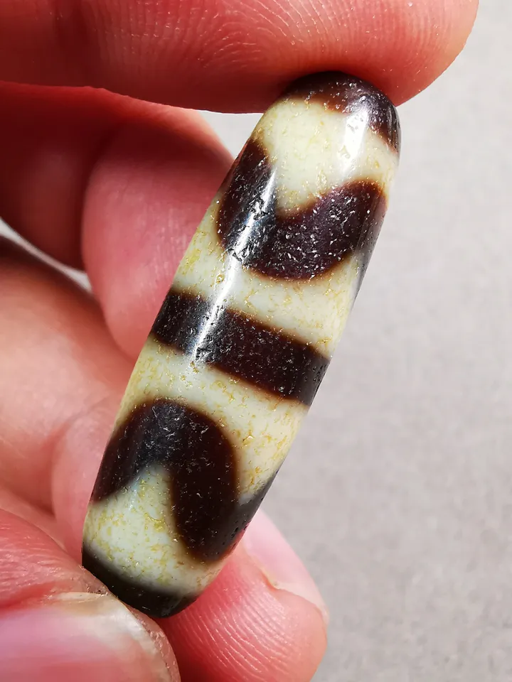 Gandhanra Tibetan Tiger Tooth Tasso Dzi Bead,Attract Wealth and Good Luck,Small Size 36*12mm,Deluxe Gift Box Included