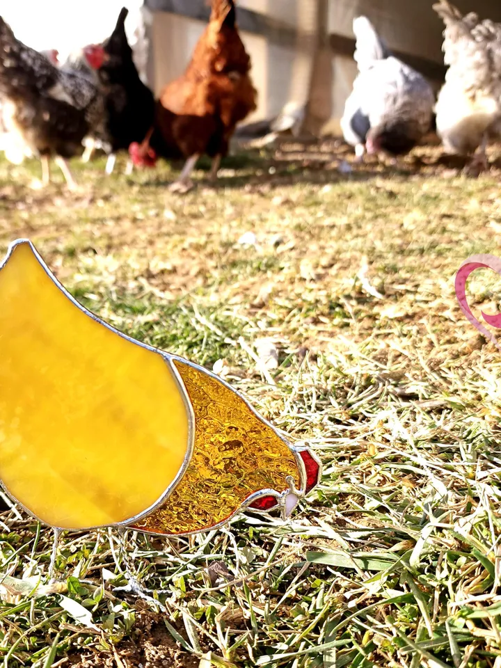 Stained Glass Chicken Suncatcher Farmhouse Hen Decor Perfect Gift for Chicken Lovers Glass Pecking Chicken Hen