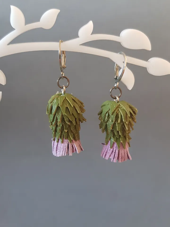 Scottish thistle leather earrings for her, Leather jewelry, 3rd anniversary gift for wife