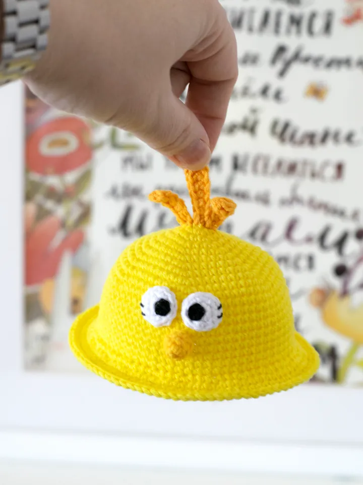 Crochet chicken hat for Paola Reina doll, Meadowdoll Dumpling, Siblies Ruby Red, Little Darling for Easter